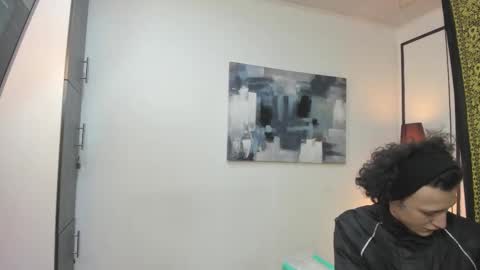 aria y orien  online show from 3, 12, 2025