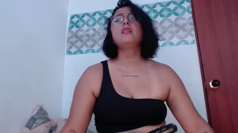 Snapshot of aria_bronw chatting on 7, 3, 2026 AriaBronw online show from 7, 3, 2026