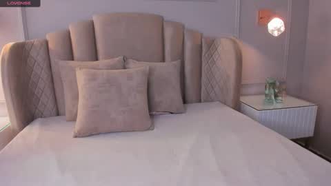 Snapshot of aria_greco chatting on 12, 1, 2025 Aria  online show from 12, 1, 2025