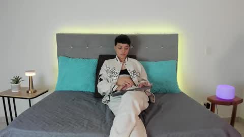 Snapshot of aria_quintero chatting on 9, 10, 2025 Aria Quintero online show from 9, 10, 2025