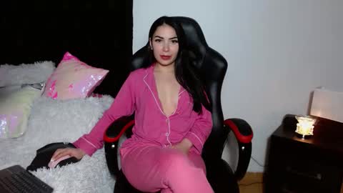 Snapshot of ariana_28 chatting on 12, 10, 2025 Ariana lvarez online show from 12, 10, 2025