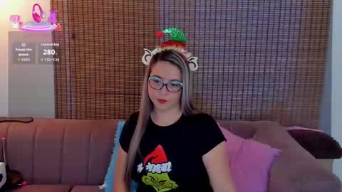 Snapshot of ariana_cross_ chatting on 2, 12, 2025 Ariana Cruz online show from 2, 12, 2025