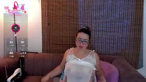 Snapshot of ariana_cross_ chatting on 21, 12, 2025 Ariana Cruz online show from 21, 12, 2025