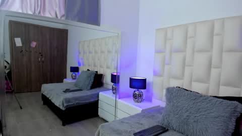 Snapshot of ariana_rouse_ chatting on 4, 6, 2026 ariana online show from 4, 6, 2026