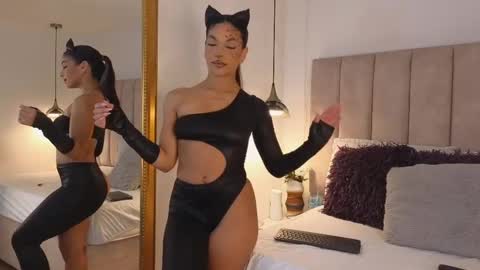 Snapshot of arianaa_miller_ chatting on 24, 10, 2025 Ariana online show from 24, 10, 2025