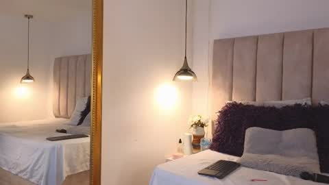 Snapshot of arianaa_miller_ chatting on 28, 10, 2025 Ariana online show from 28, 10, 2025