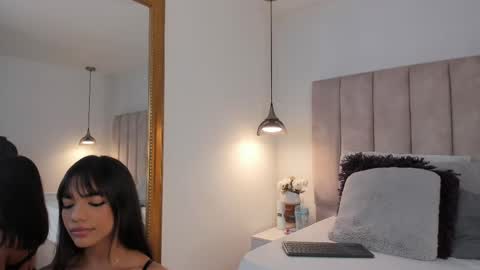 Snapshot of arianaa_miller_ chatting on 13, 11, 2025 Ariana online show from 13, 11, 2025