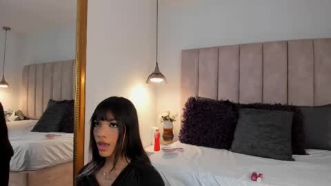 Snapshot of arianaa_miller_ chatting on 30, 11, 2025 Ariana online show from 30, 11, 2025