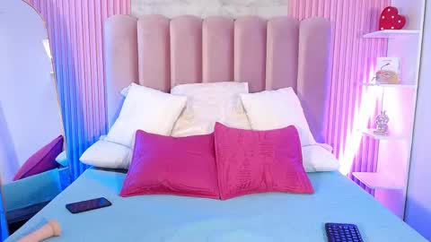 ArianaRougee online show from 22, 4, 2026