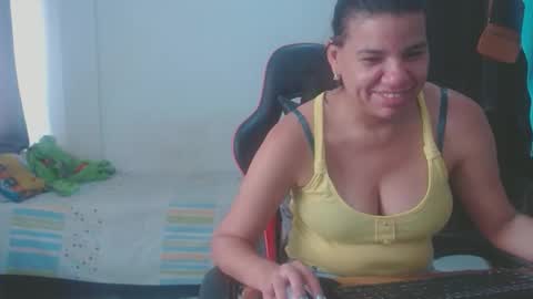 ariannaloovel online show from 15, 4, 2026