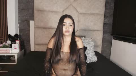 ariia_monroee online show from 18, 4, 2026