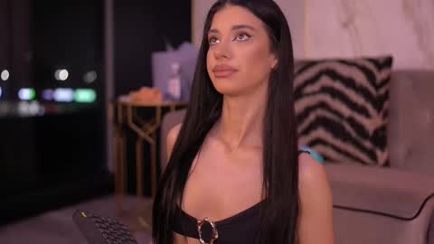 Snapshot of arinarhodes chatting on 1, 12, 2025 Arina online show from 1, 12, 2025