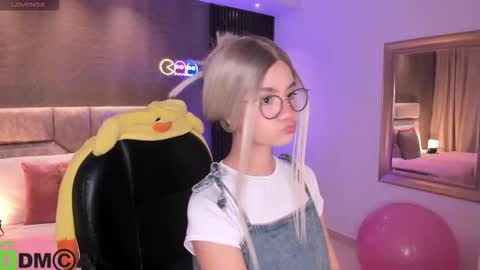 Ari  online show from 5, 10, 2025