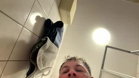 Snapshot of armyskater32 chatting on 28, 7, 2026 armyskater32 online show from 28, 7, 2026