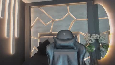 Arohom Lester online show from 6, 11, 2025