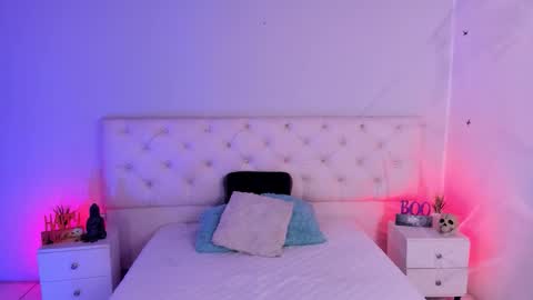 Aron cruz  online show from 10, 10, 2025