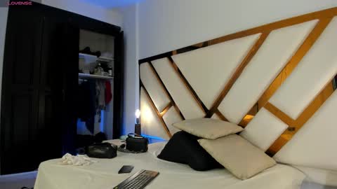 Aron cruz  online show from 23, 3, 2026