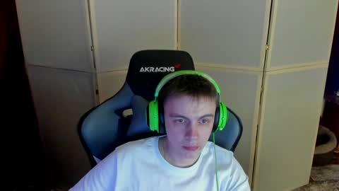 Snapshot of aron_neall chatting on 13, 12, 2024 biggest penis online show from 13, 12, 2024