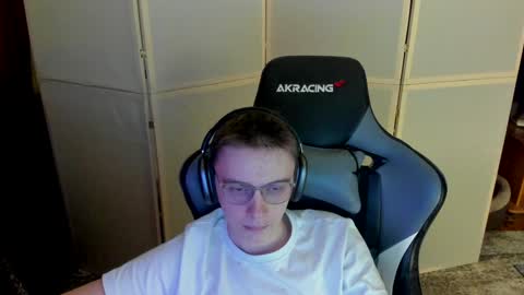 Snapshot of aron_neall chatting on 14, 12, 2024 biggest penis online show from 14, 12, 2024