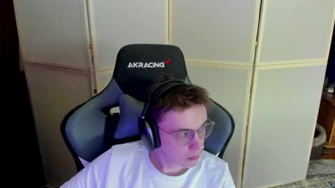 Snapshot of aron_neall chatting on 14, 12, 2024 biggest penis online show from 14, 12, 2024