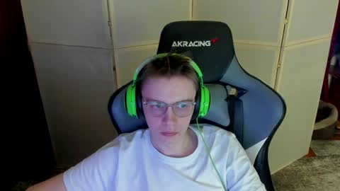 Snapshot of aron_neall chatting on 15, 12, 2024 biggest penis online show from 15, 12, 2024