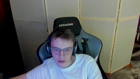 Snapshot of aron_neall chatting on 15, 12, 2024 biggest penis online show from 15, 12, 2024