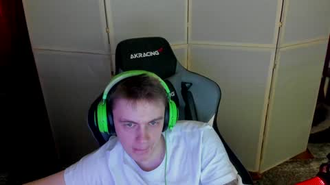 Snapshot of aron_neall chatting on 16, 12, 2024 biggest penis online show from 16, 12, 2024