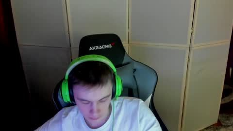 Snapshot of aron_neall chatting on 19, 12, 2024 biggest penis online show from 19, 12, 2024