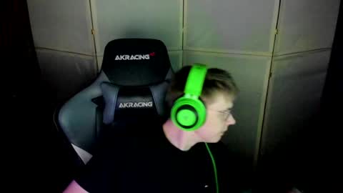 Snapshot of aron_neall chatting on 23, 12, 2024 biggest penis online show from 23, 12, 2024