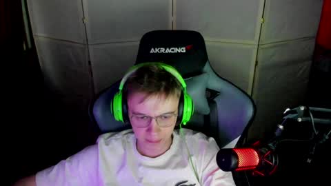 Snapshot of aron_neall chatting on 6, 1, 2025 biggest penis online show from 6, 1, 2025