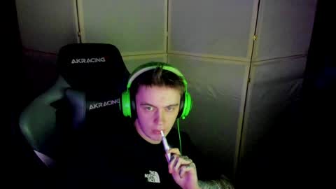 Snapshot of aron_neall chatting on 24, 1, 2025 biggest penis online show from 24, 1, 2025