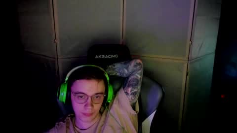 Snapshot of aron_neall chatting on 13, 2, 2025 biggest penis online show from 13, 2, 2025