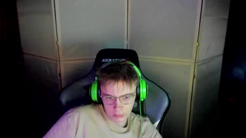 Snapshot of aron_neall chatting on 13, 2, 2025 biggest penis online show from 13, 2, 2025