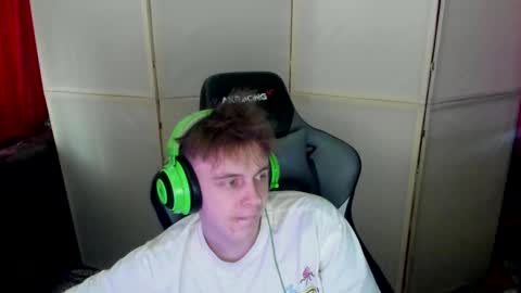 Snapshot of aron_neall chatting on 25, 2, 2025 biggest penis online show from 25, 2, 2025