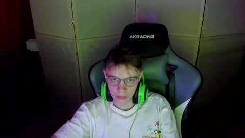 Snapshot of aron_neall chatting on 1, 3, 2025 biggest penis online show from 1, 3, 2025