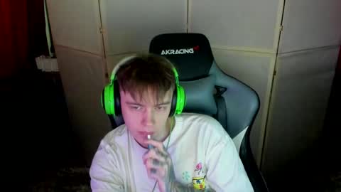 Snapshot of aron_neall chatting on 5, 3, 2025 biggest penis online show from 5, 3, 2025