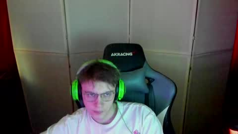 Snapshot of aron_neall chatting on 6, 3, 2025 biggest penis online show from 6, 3, 2025