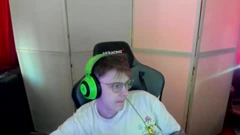 Snapshot of aron_neall chatting on 9, 3, 2025 biggest penis online show from 9, 3, 2025