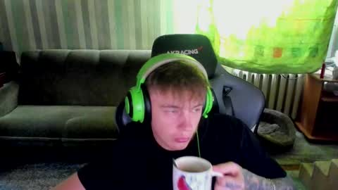 Snapshot of aron_neall chatting on 29, 9, 2025 biggest penis online show from 29, 9, 2025