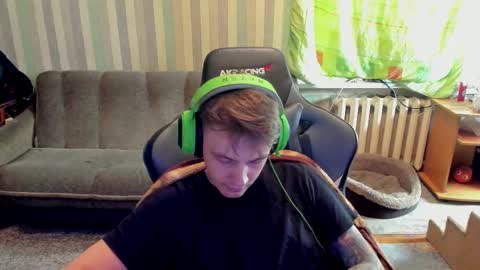 Snapshot of aron_neall chatting on 30, 9, 2025 biggest penis online show from 30, 9, 2025