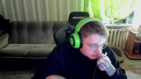 Snapshot of aron_neall chatting on 1, 10, 2025 biggest penis online show from 1, 10, 2025