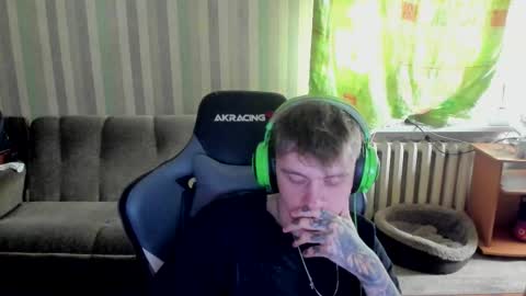 Snapshot of aron_neall chatting on 8, 10, 2025 biggest penis online show from 8, 10, 2025