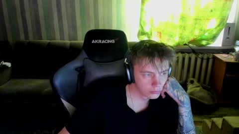 Snapshot of aron_neall chatting on 9, 10, 2025 biggest penis online show from 9, 10, 2025