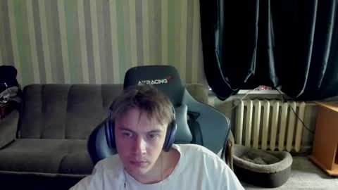 Snapshot of aron_neall chatting on 13, 10, 2025 biggest penis online show from 13, 10, 2025