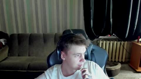 Snapshot of aron_neall chatting on 14, 10, 2025 biggest penis online show from 14, 10, 2025