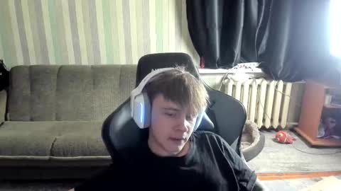 Snapshot of aron_neall chatting on 29, 10, 2025 biggest penis online show from 29, 10, 2025