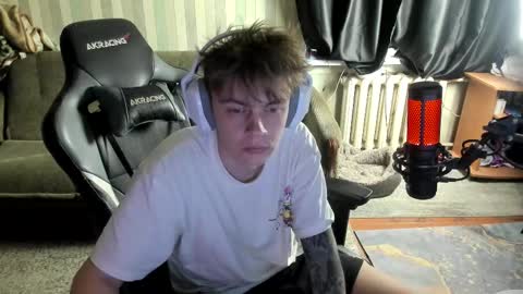 Snapshot of aron_neall chatting on 6, 11, 2025 biggest penis online show from 6, 11, 2025