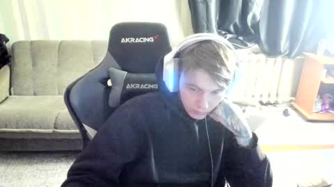 Snapshot of aron_neall chatting on 17, 11, 2025 biggest penis online show from 17, 11, 2025