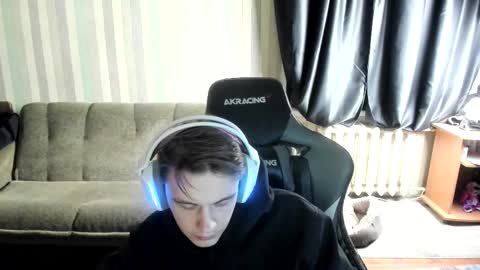 Snapshot of aron_neall chatting on 24, 11, 2025 biggest penis online show from 24, 11, 2025