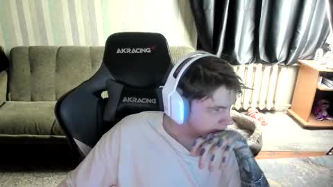 Snapshot of aron_neall chatting on 4, 12, 2025 biggest penis online show from 4, 12, 2025